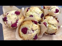 Briose cu ricotta si zmeura