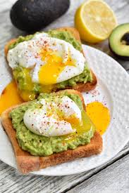 Guacamole cu lipie si ou posat