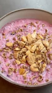 Iaurt cu seminte de chia, cereale spelta si ovaz si nuci