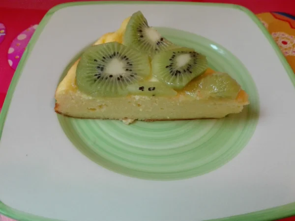 Tarta cu branza dulce si kiwi