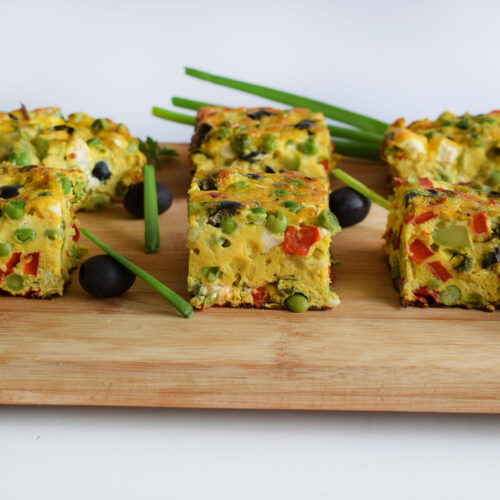 Omleta la cuptor cu legume, masline si branza