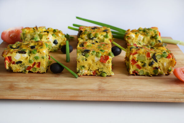 Omleta la cuptor cu legume, masline si branza