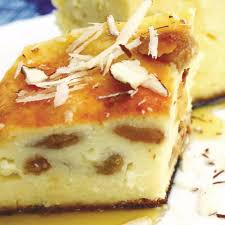 Plăcintă cu brânză dulce, stafide și miere