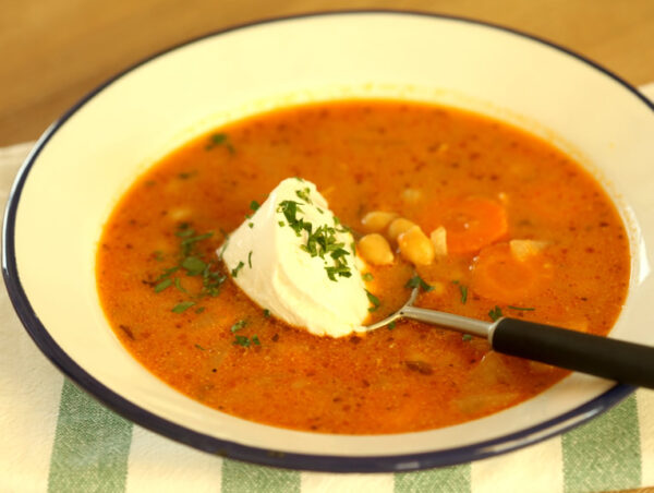 Ciorbă de legume cu naut si rosii
