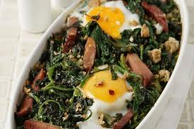 Carne de porc cu spanac și ou la cuptor