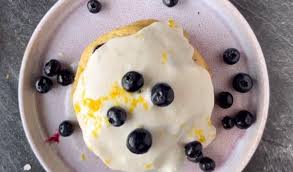 Clatite proteice cu iaurt si afine