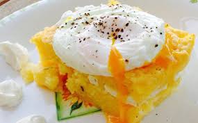 Mamaliguta cu branza, smantana, ou si unt