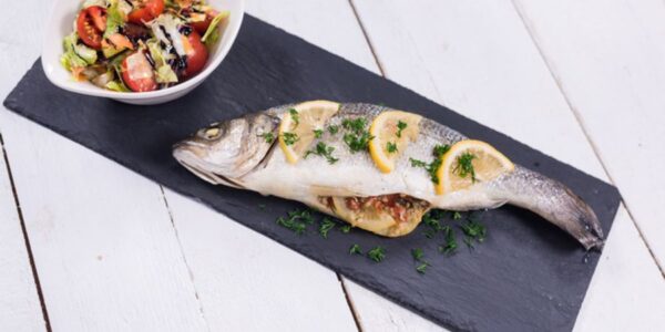 Biban de mare  la cuptor cu quinoa și sparanghel