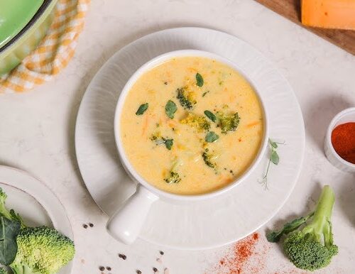 Supă cremă de broccoli cu cheddar