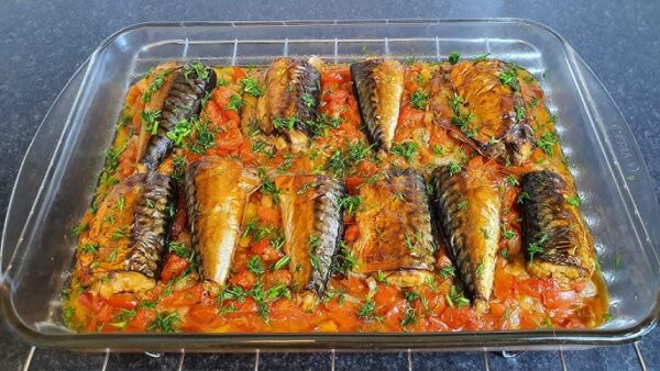 File de macrou la cuptor cu linte verde și morcovi baby