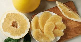 Clementine și pomelo