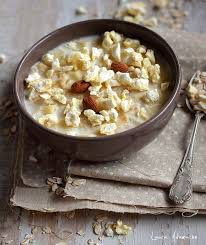 Porridge din fulgi de ovaz cu crema de migdale