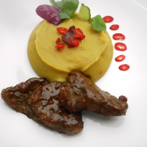 Carne de porc la cuptor cu piure din linte rosie cu usturoi