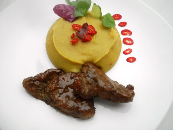 Carne de porc la cuptor cu piure din linte rosie cu usturoi