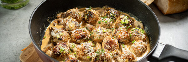 Chiftele din curcan cu ciuperci și piure de conopidă