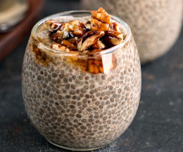 Budincă de chia cu lapte integral și nuci