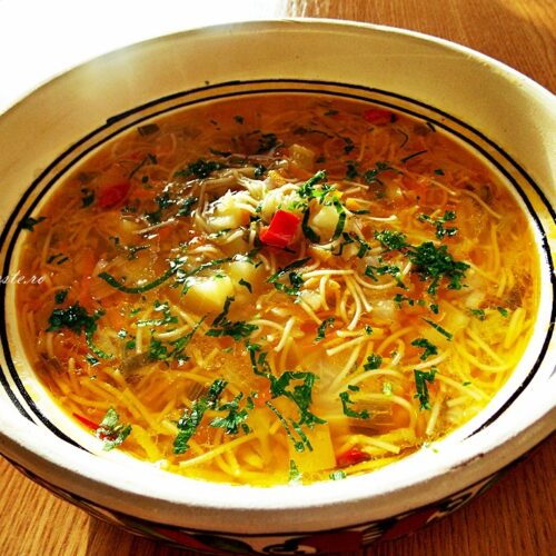 Ciorbă de legume cu tăiței