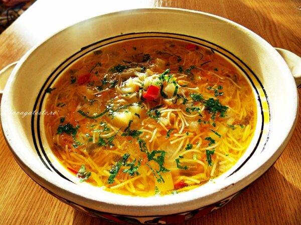 Ciorbă de legume cu tăiței