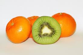 Mandarine și kiwi