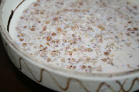 Terci de hrișcă cu lapte și scorțișoară