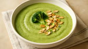 Supă cremă de broccoli cu migdale
