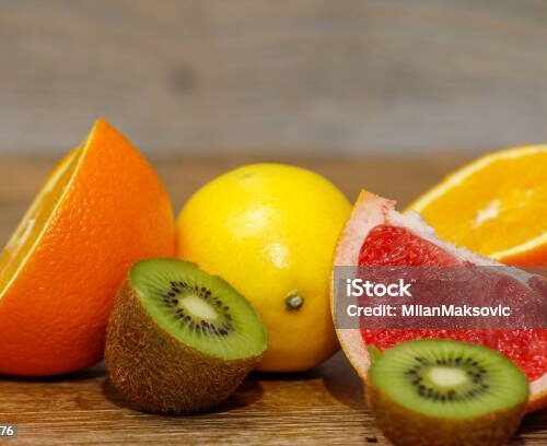 Grapefruit și kiwi