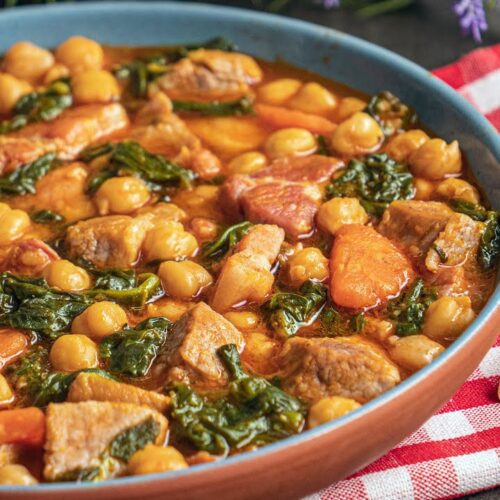 Mâncare de vită cu năut și spanac