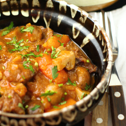 Tocană de vită cu ciuperci și mămăligă