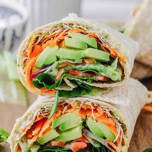 Wrap cu hummus, tahini si avocado