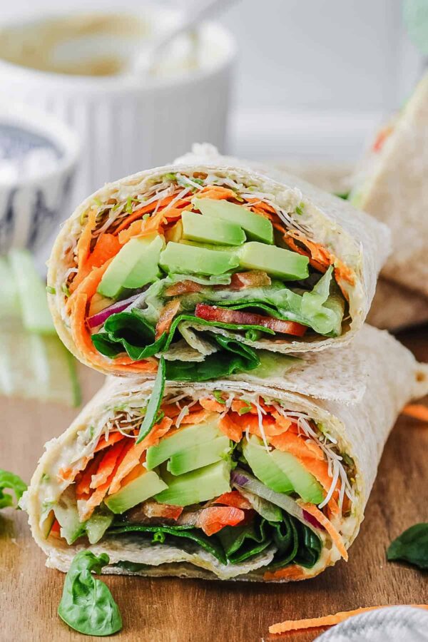 Wrap cu hummus, tahini si avocado
