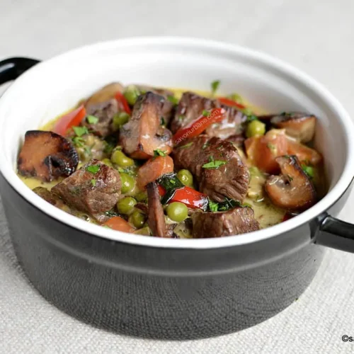 Carne de vită la cuptor cu tocanita de legume cu ciuperci