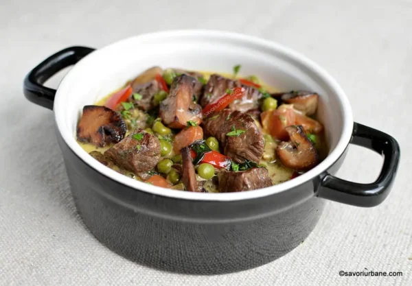 Carne de vită la cuptor cu tocanita de legume cu ciuperci