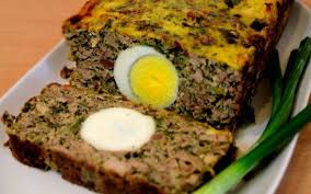 Drob de curcan cu salată verde și ou fiert